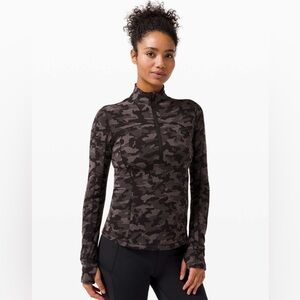 Size 4 Lululemon Run Briskly 1/2 Zip
Heritage Camo Jacquard Black Lunar Rock